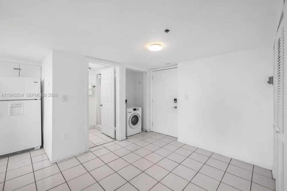 5445 Collins Ave, Miami Beach, FL 33140