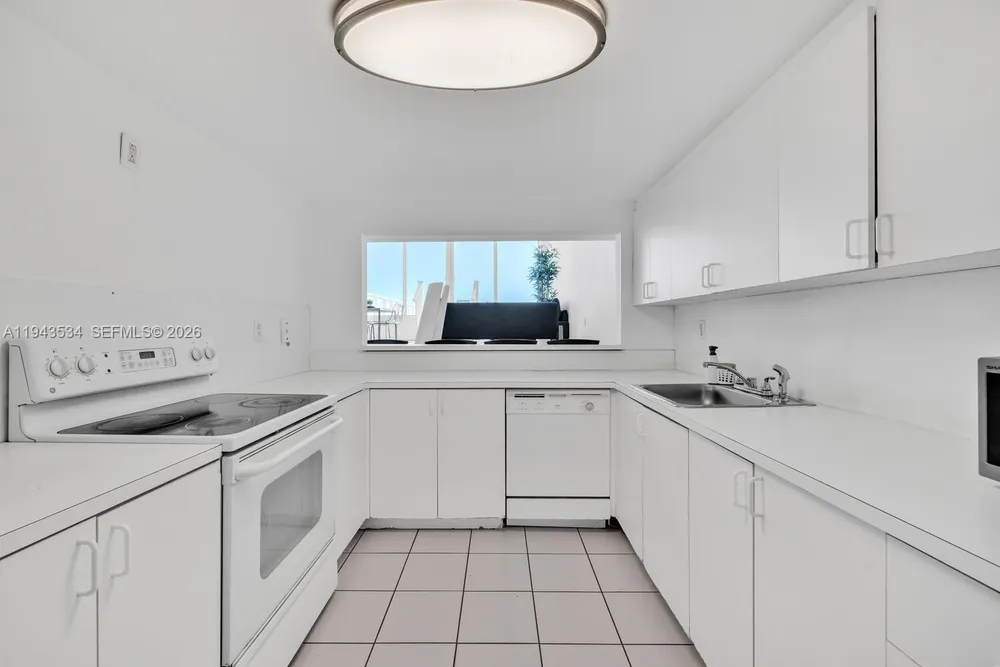 5445 Collins Ave, Miami Beach, FL 33140