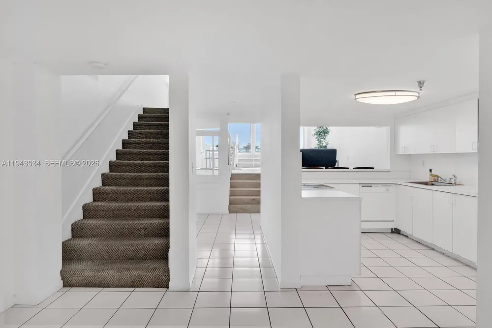 5445 Collins Ave, Miami Beach, FL 33140