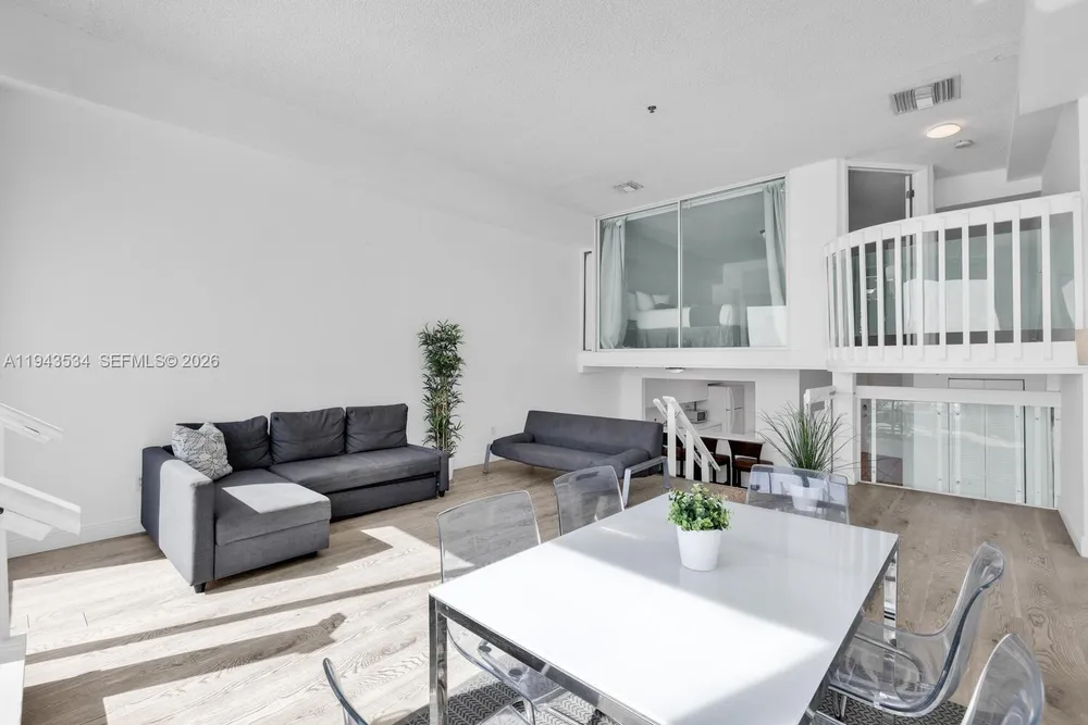 5445 Collins Ave, Miami Beach, FL 33140