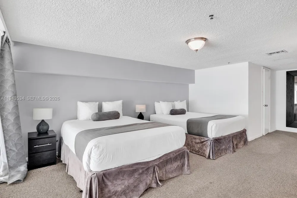 5445 Collins Ave, Miami Beach, FL 33140