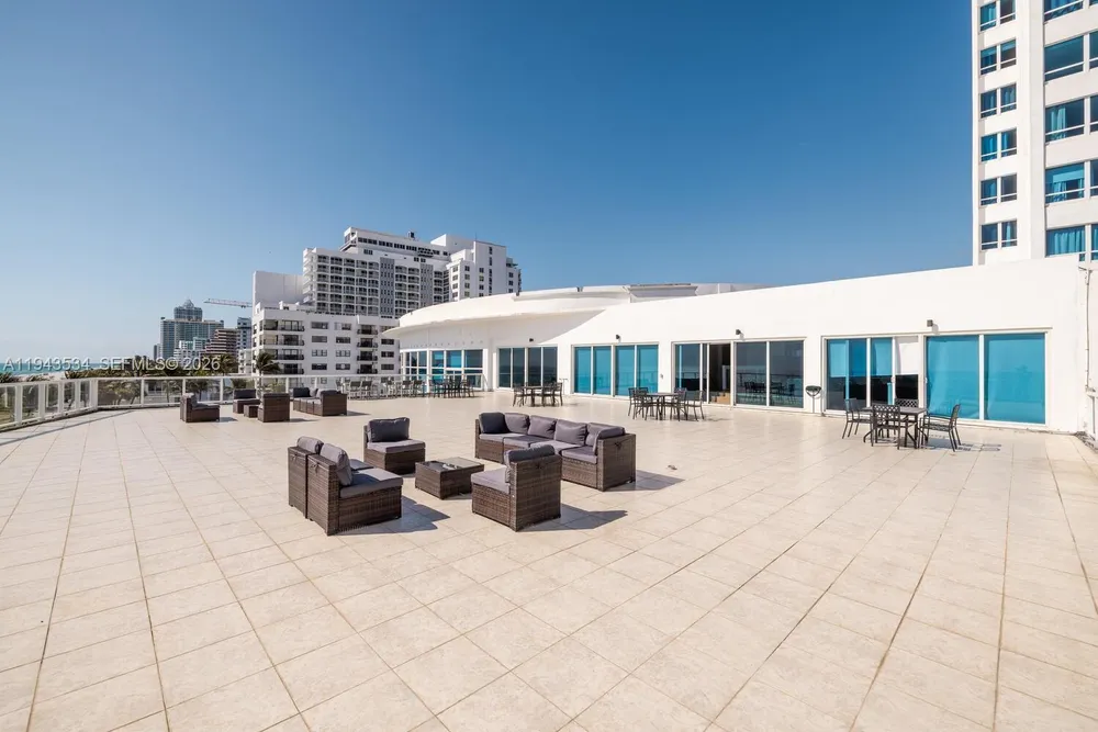 5445 Collins Ave, Miami Beach, FL 33140