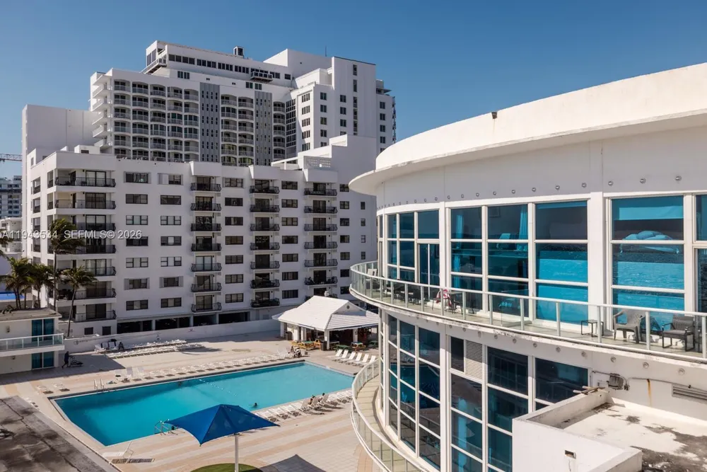 5445 Collins Ave, Miami Beach, FL 33140