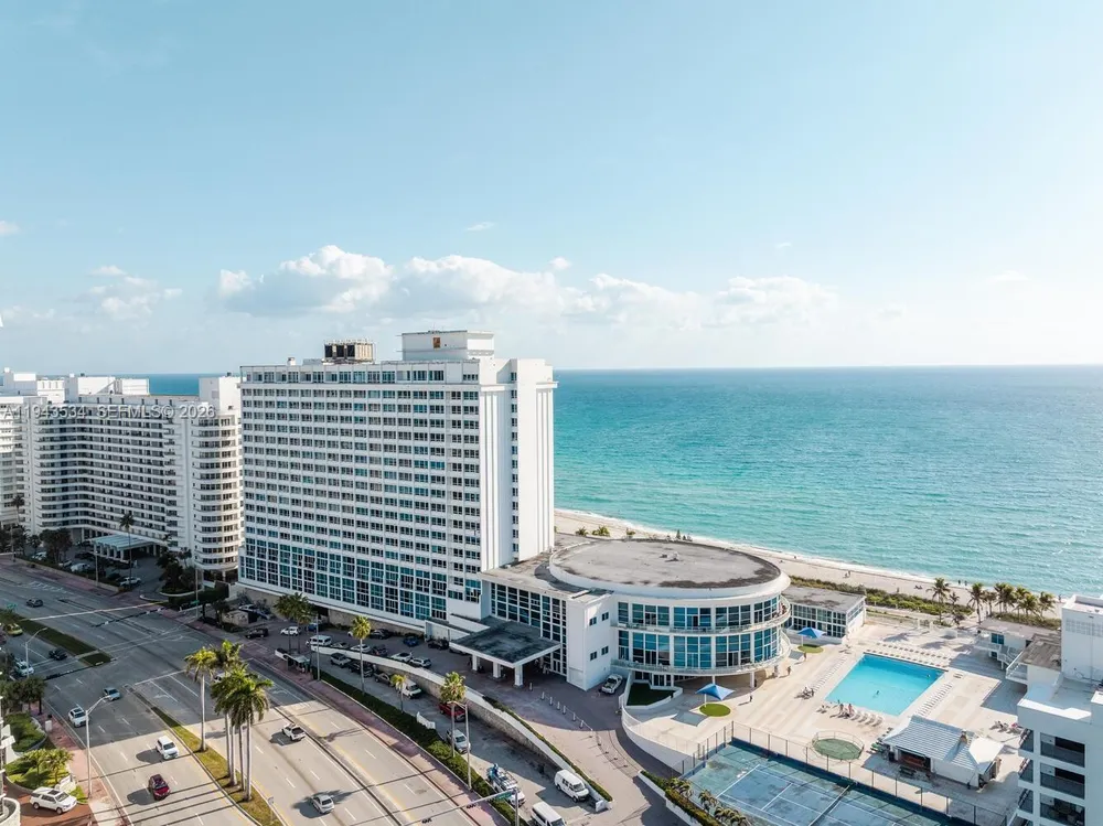 5445 Collins Ave, Miami Beach, FL 33140
