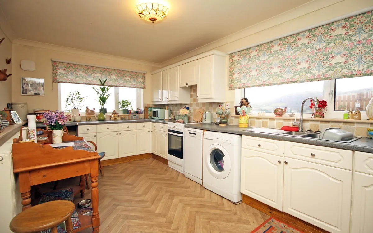 Upper Llandwrog, Caernarfon, Gwynedd, LL54