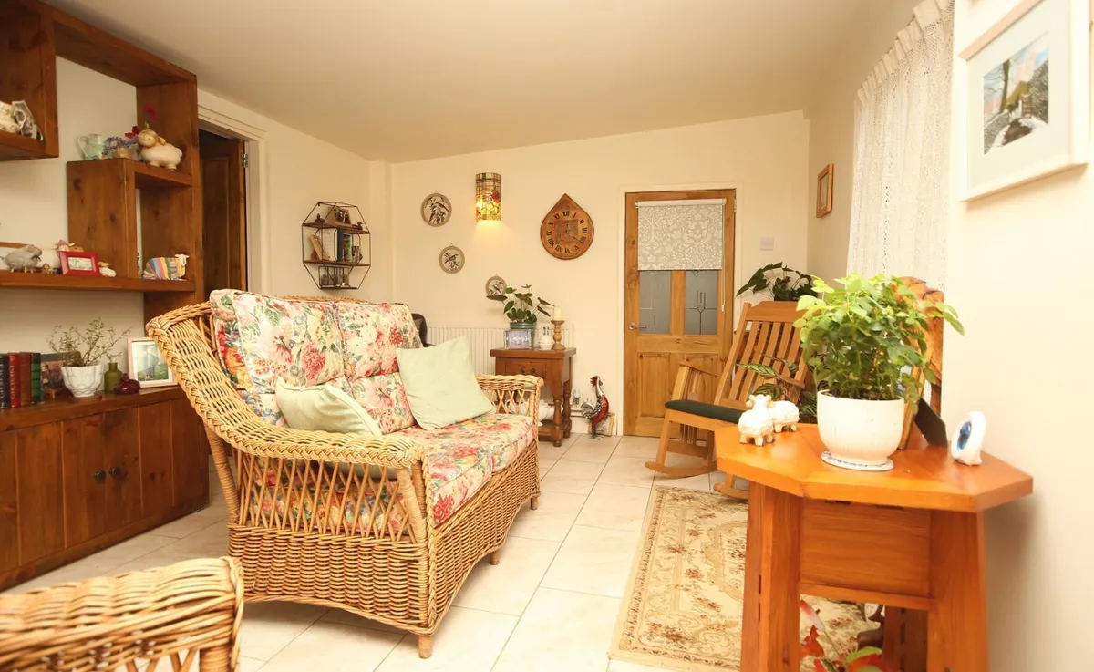 Upper Llandwrog, Caernarfon, Gwynedd, LL54