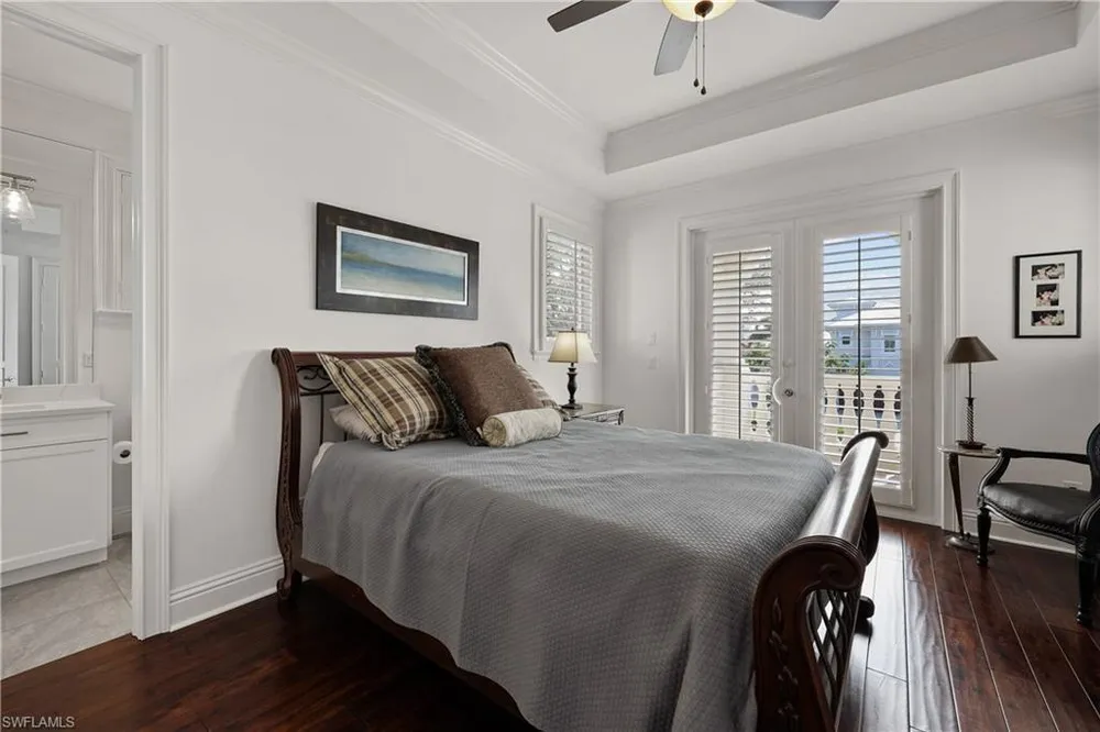 447 Egret Ave, Naples, FL 34108