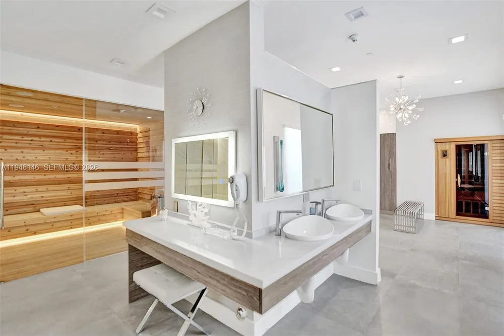 4779 Collins Ave, Miami Beach, FL 33140