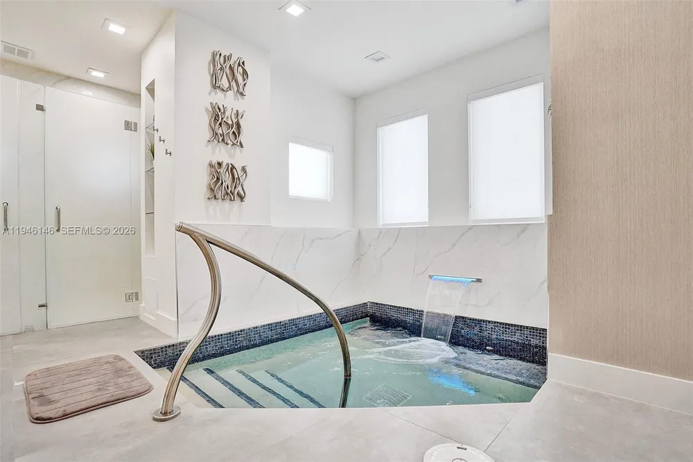 4779 Collins Ave, Miami Beach, FL 33140