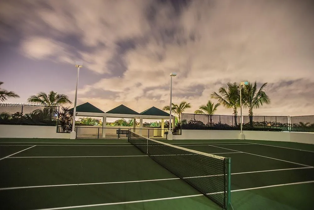 4779 Collins Ave, Miami Beach, FL 33140