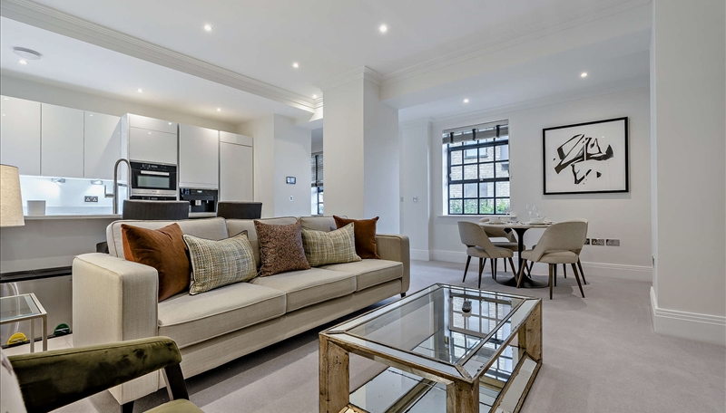 Stunning Two-Bedroom Riverside Garden Apartment Image 2
