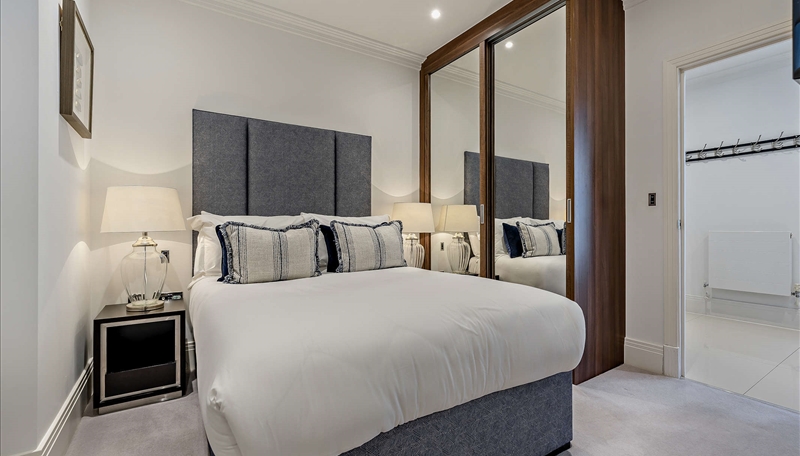 Stunning Two-Bedroom Riverside Garden Apartment Image 5