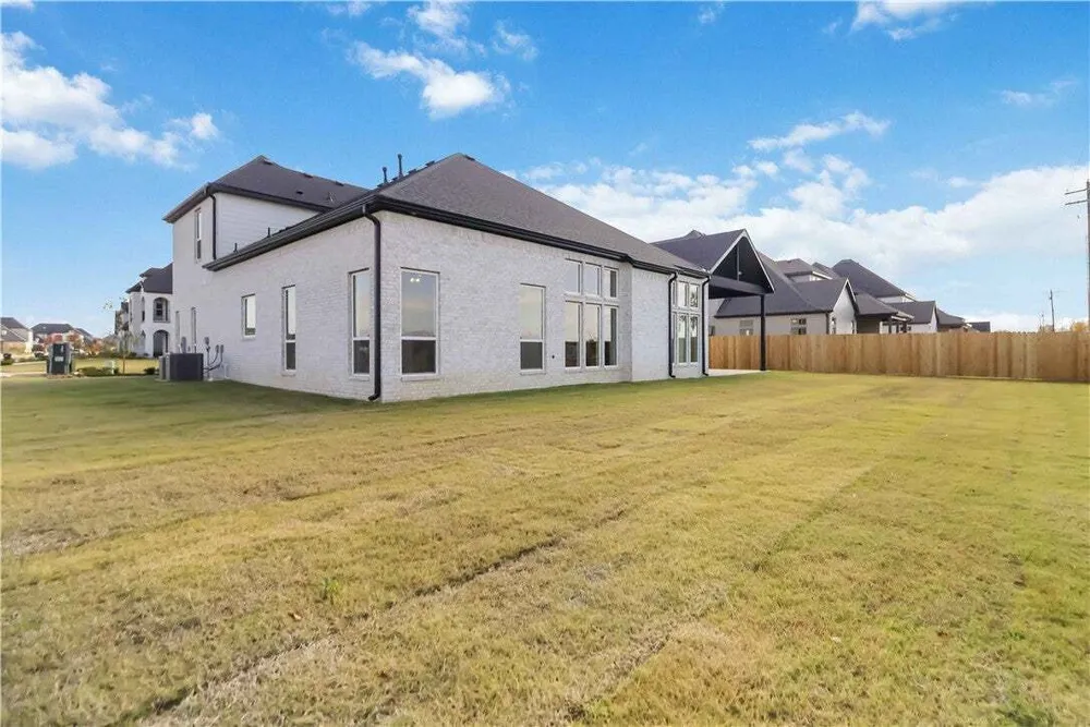 4300 S 87th Pl, Bentonville, AR 72713
