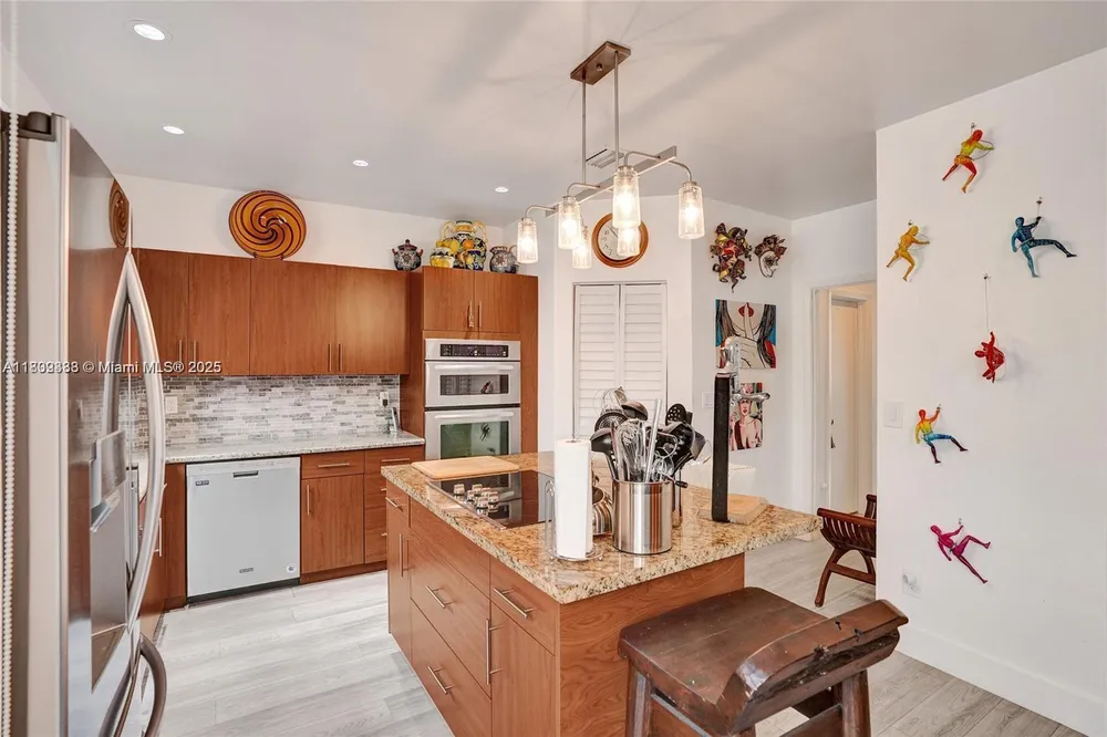21388 Marina Cove Cir, Aventura, FL 33180