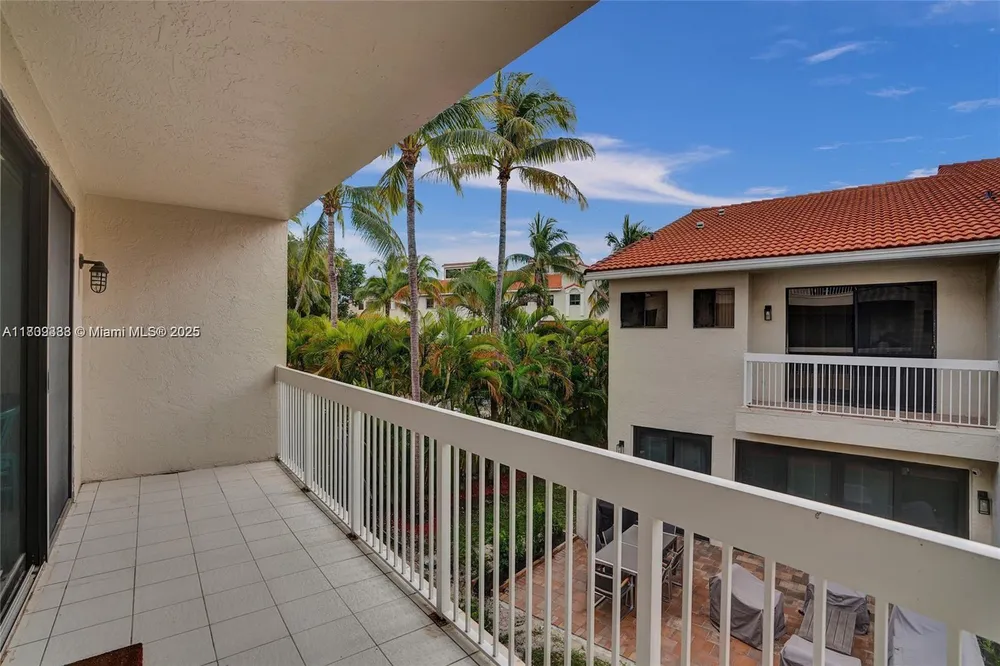 21388 Marina Cove Cir, Aventura, FL 33180