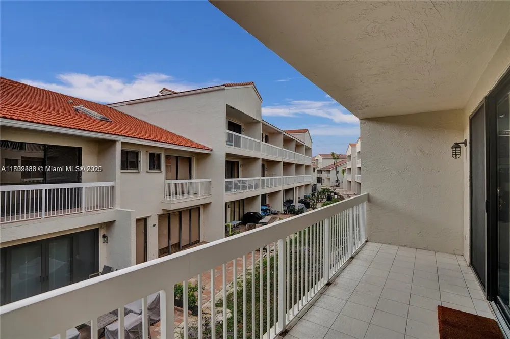 21388 Marina Cove Cir, Aventura, FL 33180