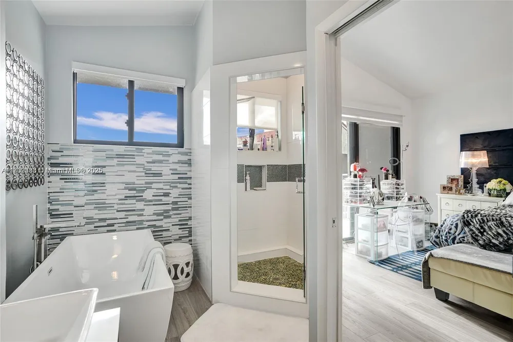 21388 Marina Cove Cir, Aventura, FL 33180