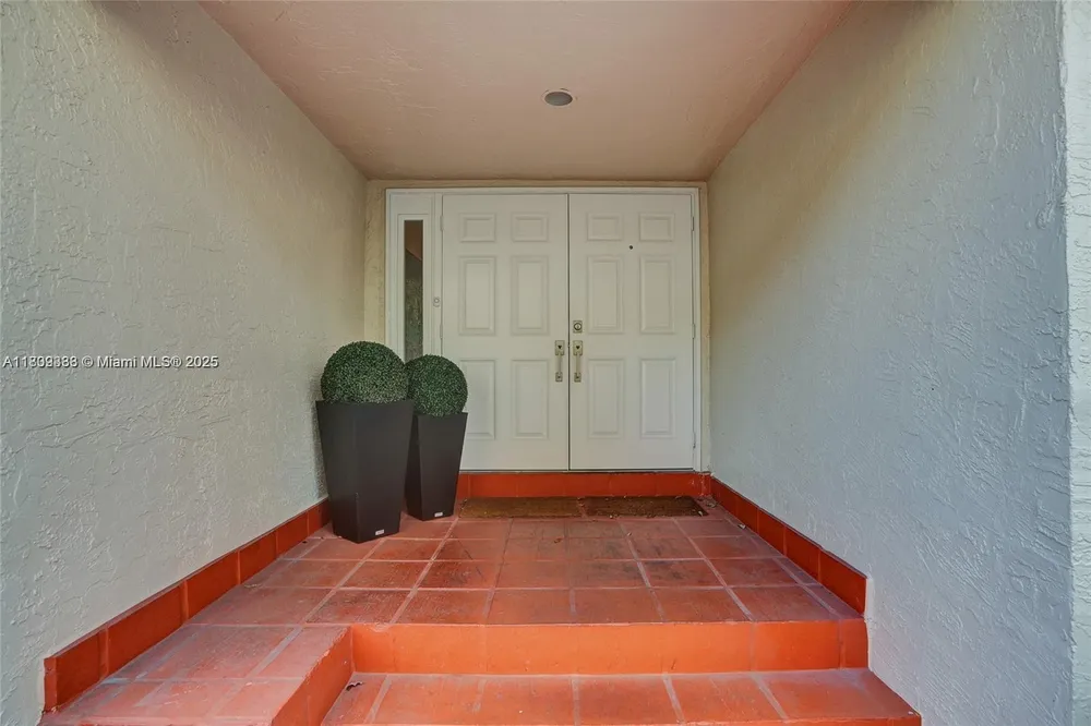 21388 Marina Cove Cir, Aventura, FL 33180