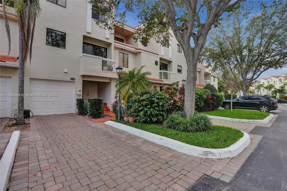 21388 Marina Cove Cir, Aventura, FL 33180