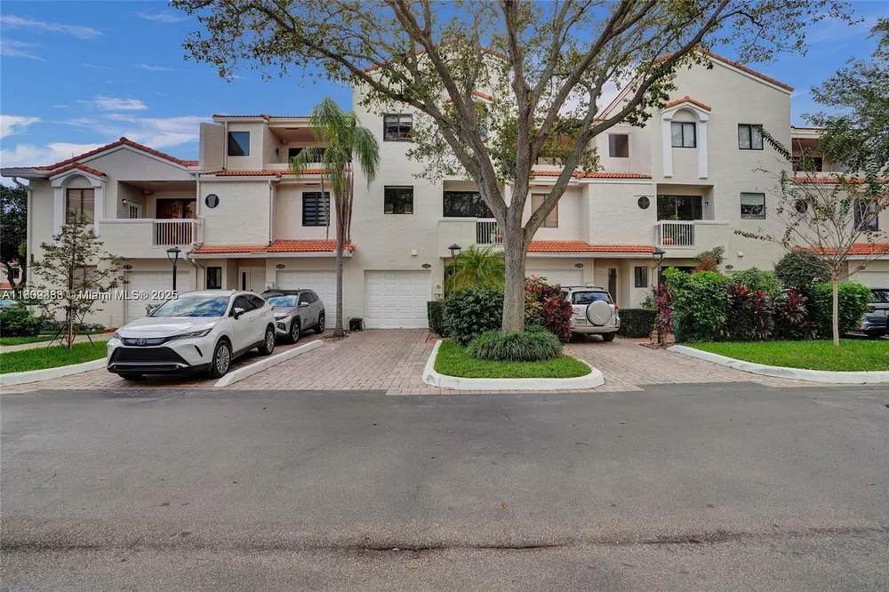21388 Marina Cove Cir, Aventura, FL 33180