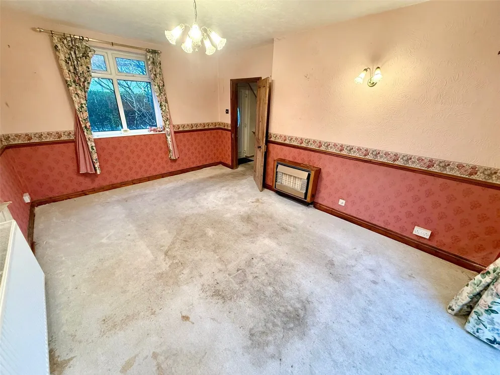 Property carousel item 3