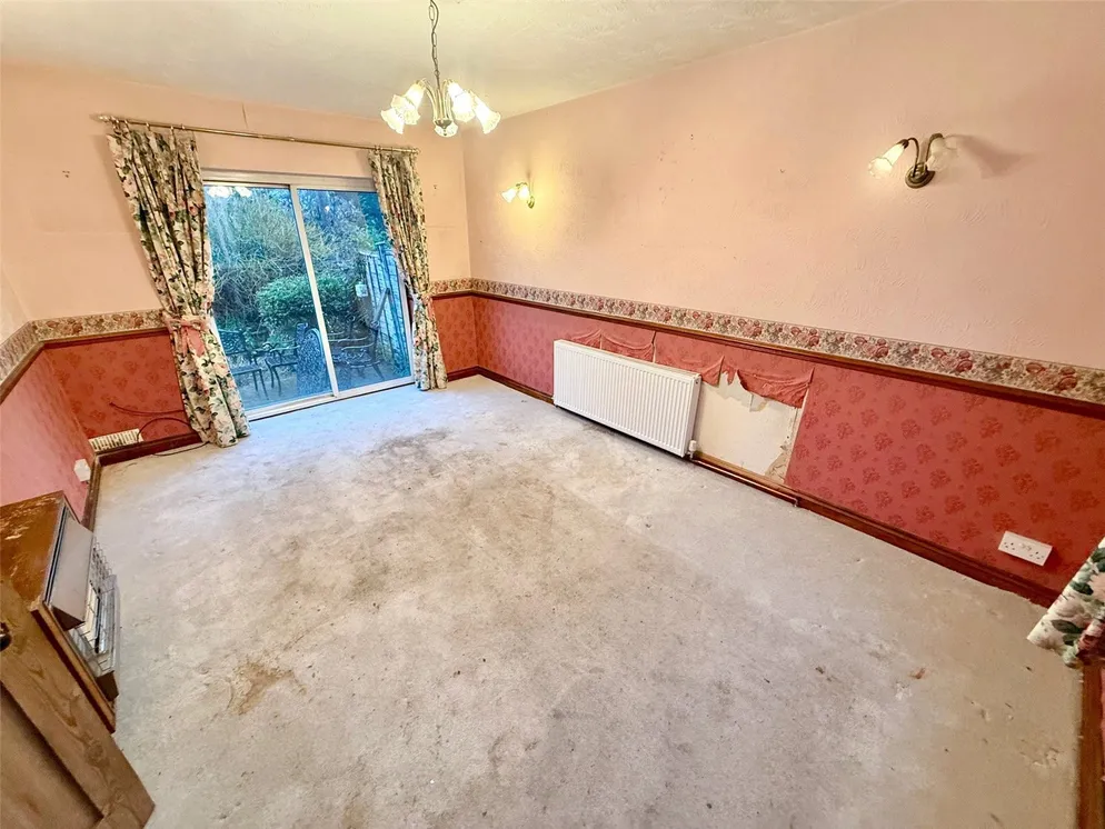 Property carousel item 4