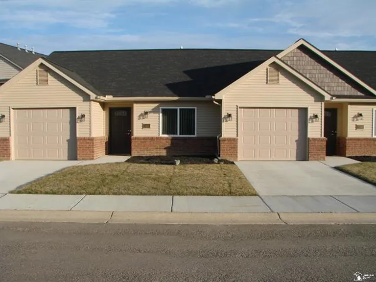 4105 Rosalia Ln, Monroe, MI 48161