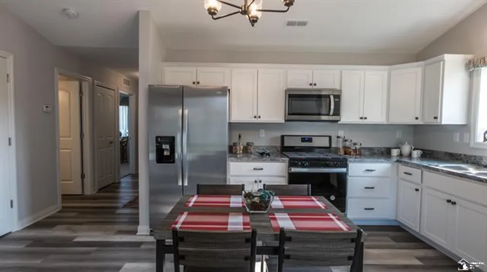 4105 Rosalia Ln, Monroe, MI 48161
