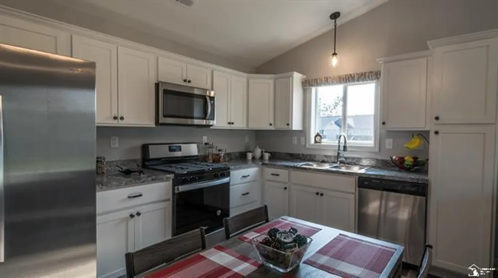 4105 Rosalia Ln, Monroe, MI 48161