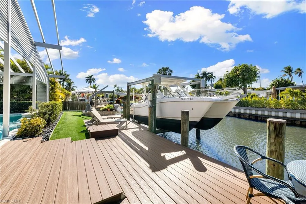 1820 Holiday Ln, Naples, FL 34104