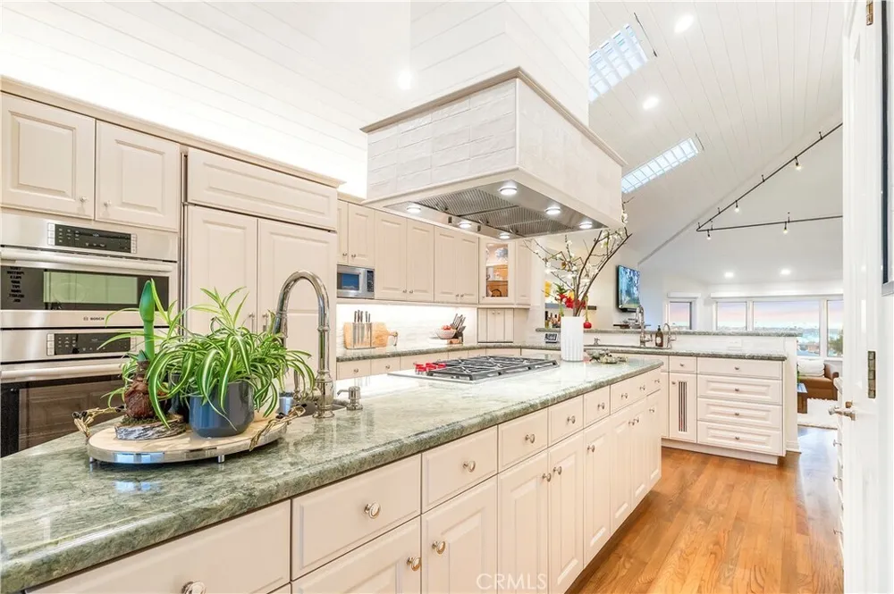 520 Kings Rd, Newport Beach, CA 92663