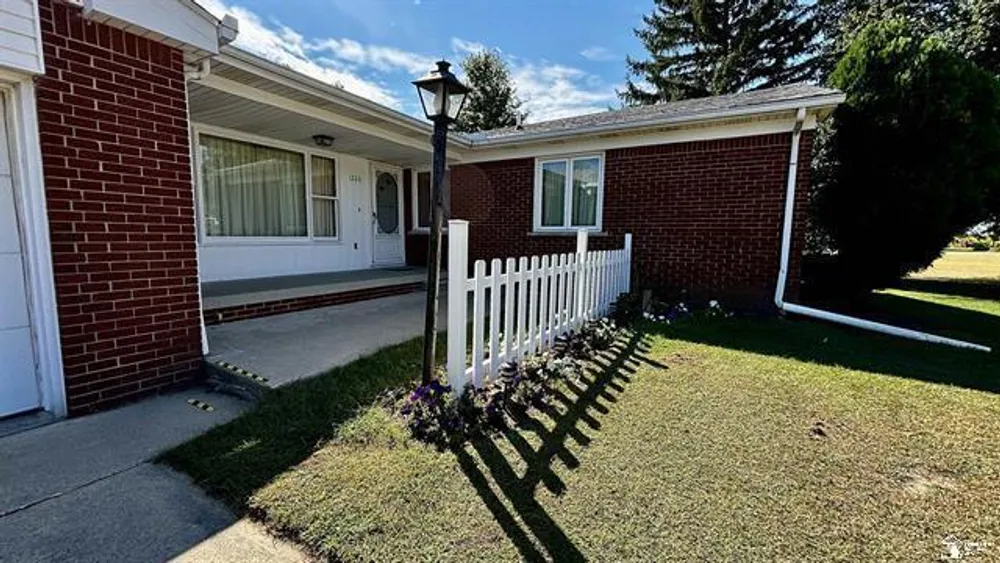 1220 N Raisinville Rd, Monroe, MI 48162