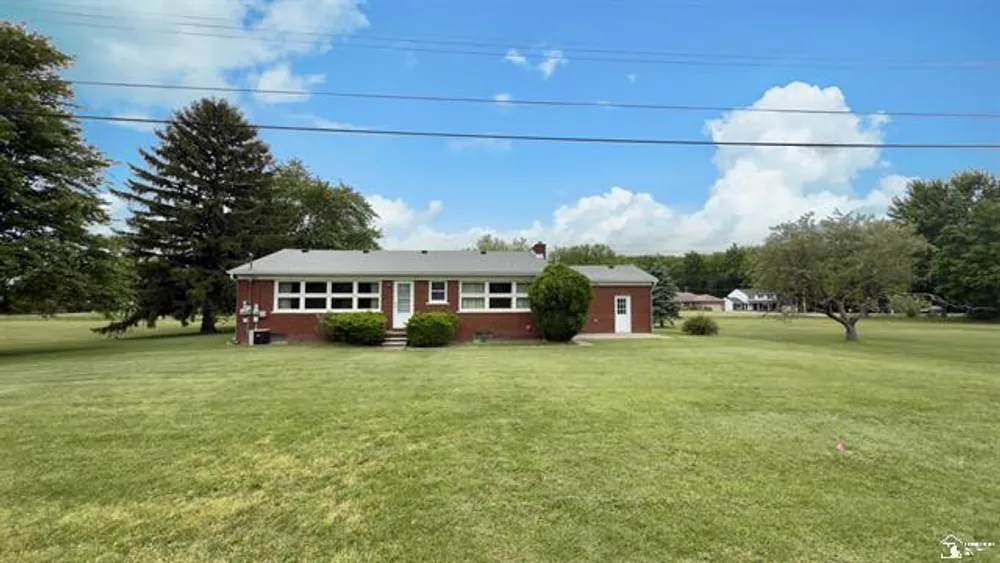 1220 N Raisinville Rd, Monroe, MI 48162