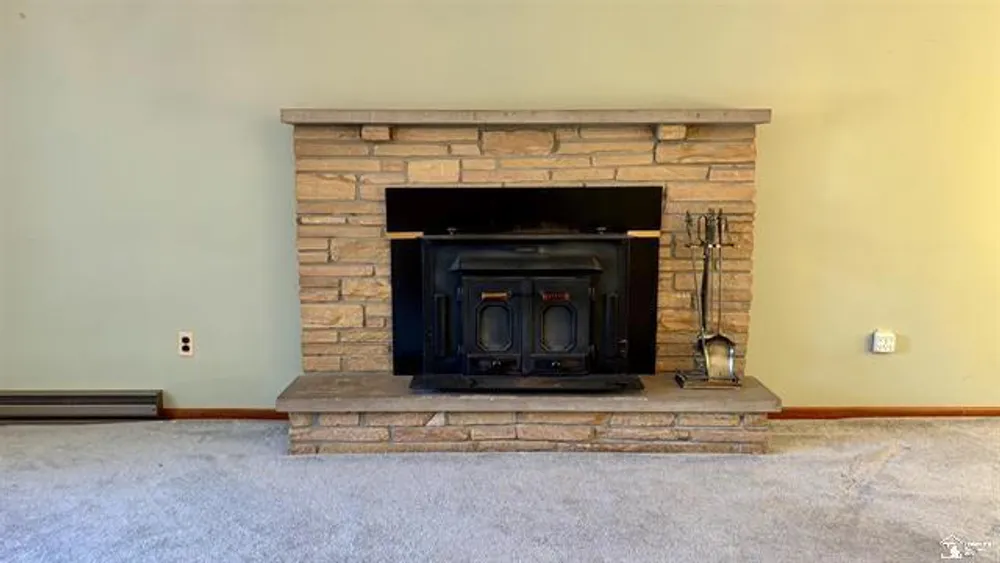 1220 N Raisinville Rd, Monroe, MI 48162