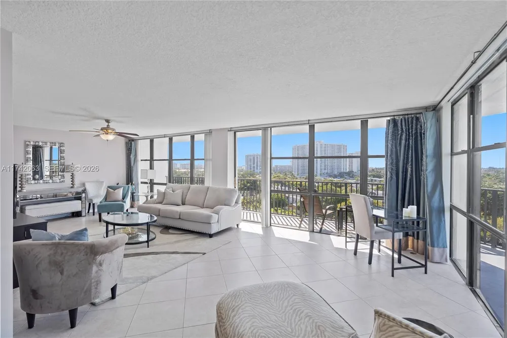 800 Parkview Dr, Hallandale Beach, FL 33009