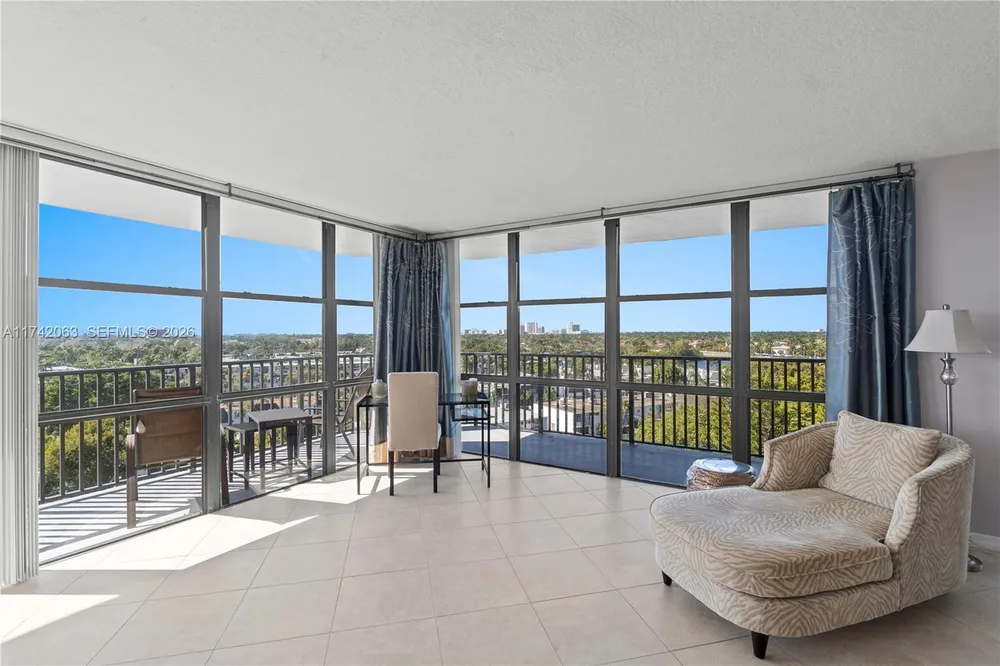 800 Parkview Dr, Hallandale Beach, FL 33009