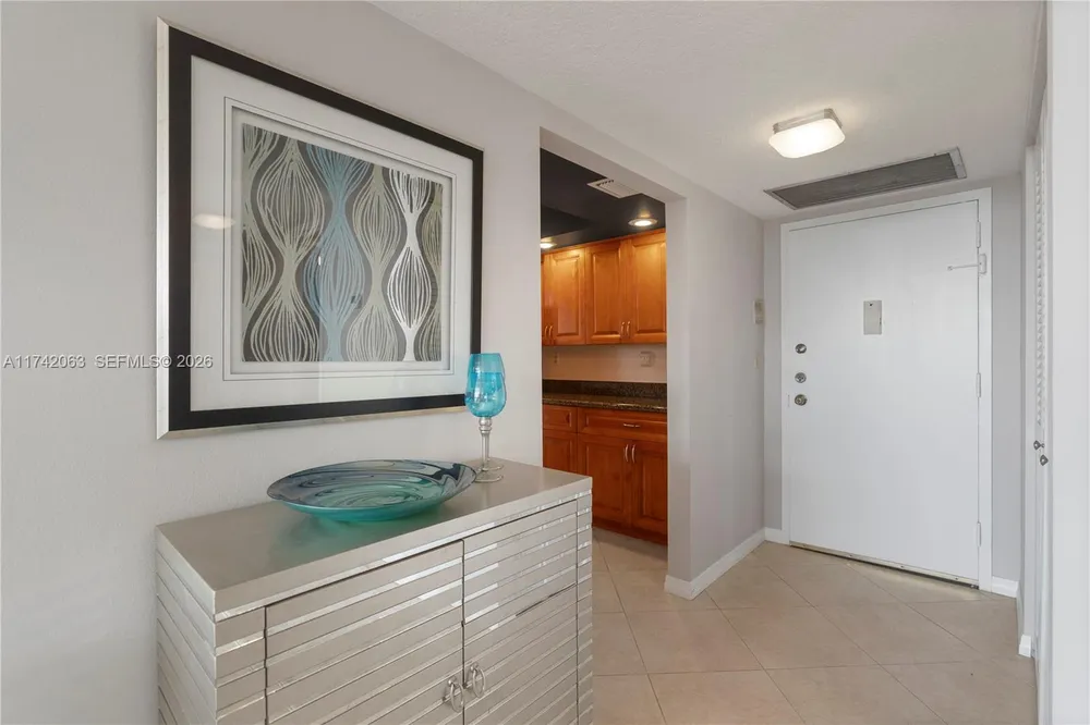 800 Parkview Dr, Hallandale Beach, FL 33009