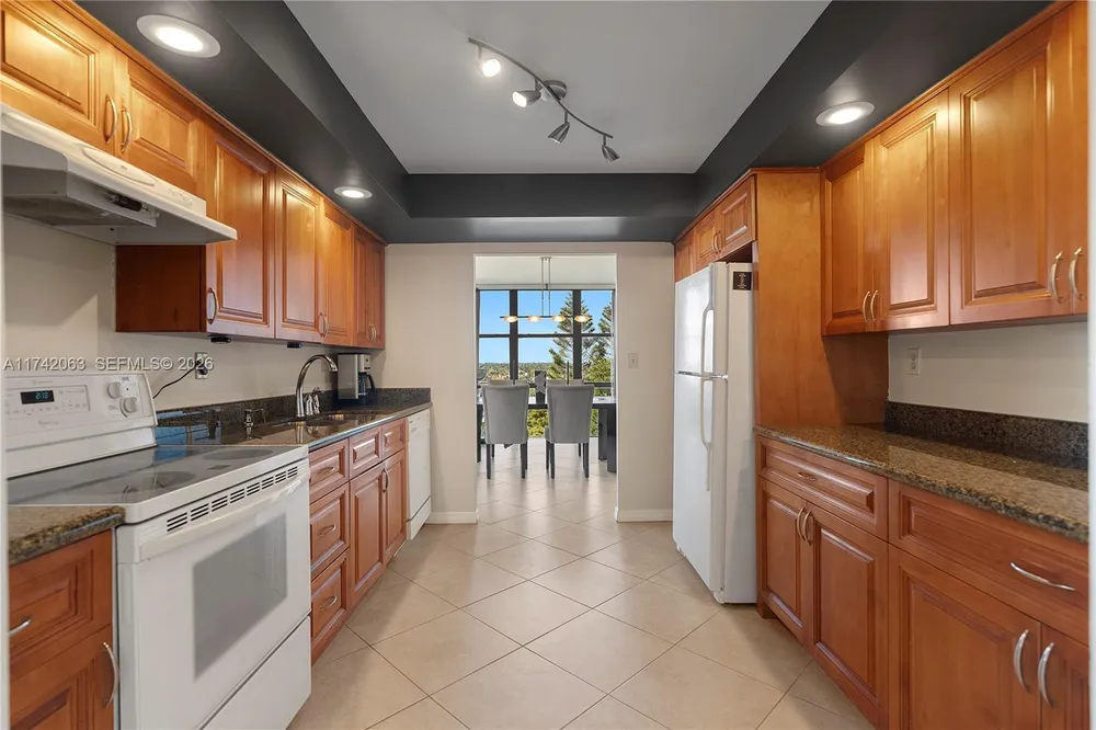 800 Parkview Dr, Hallandale Beach, FL 33009