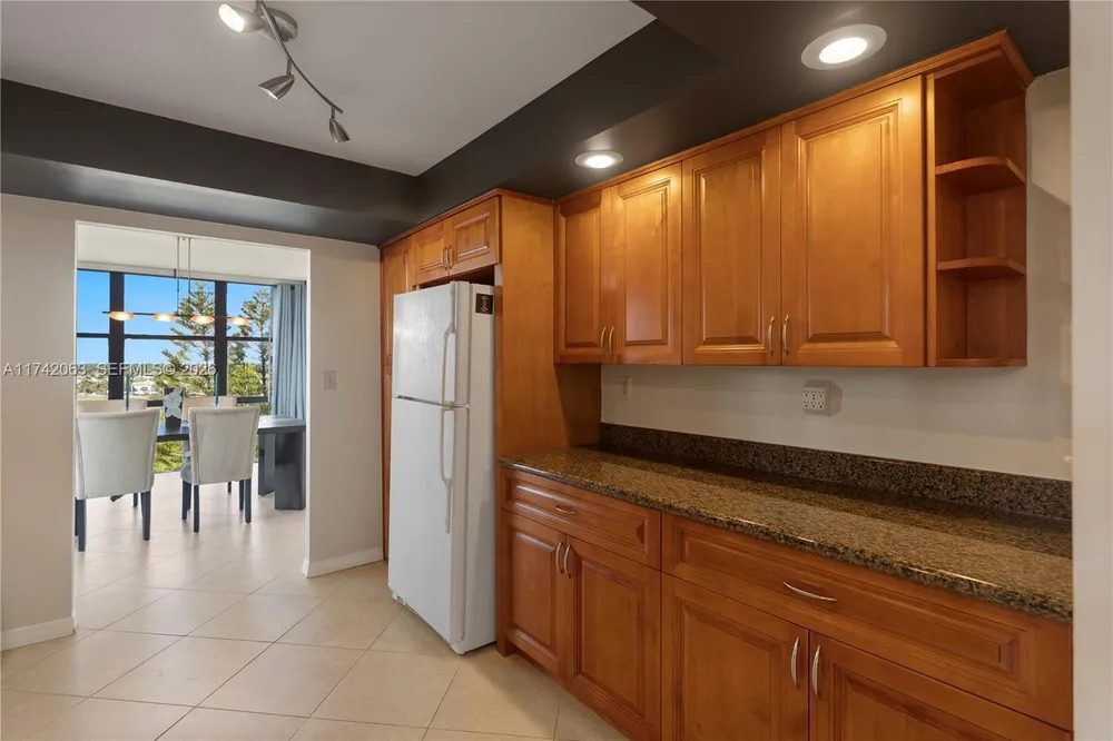 800 Parkview Dr, Hallandale Beach, FL 33009