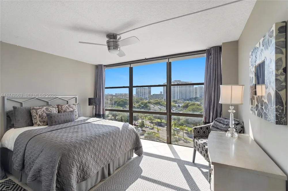 800 Parkview Dr, Hallandale Beach, FL 33009