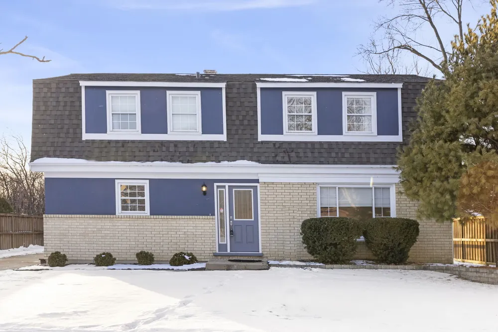 416 S Park St, Westmont, IL 60559