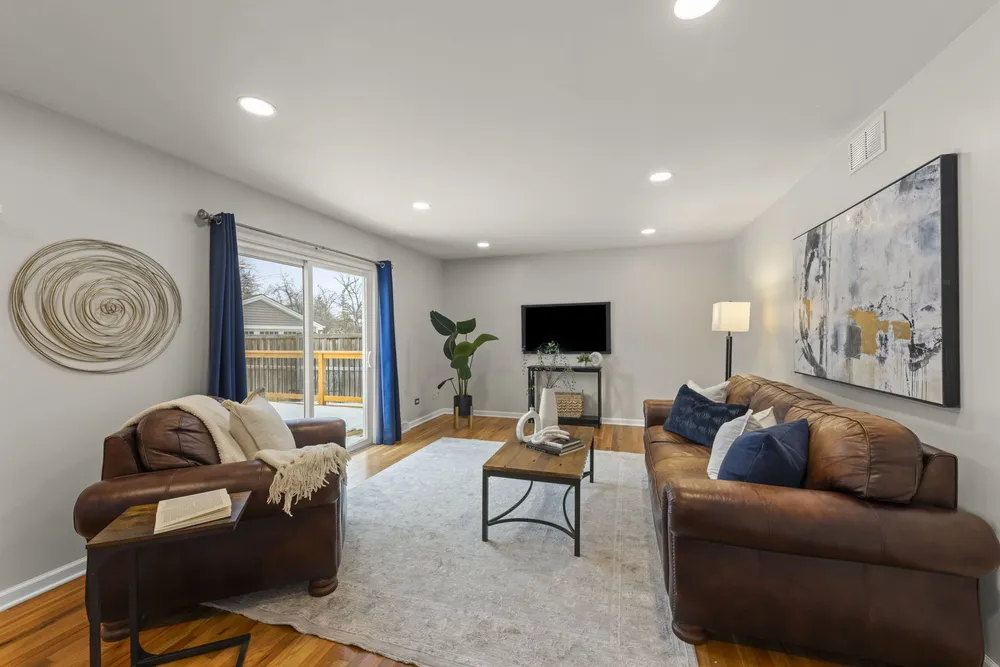 416 S Park St, Westmont, IL 60559