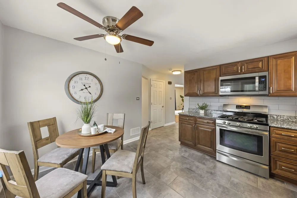 416 S Park St, Westmont, IL 60559