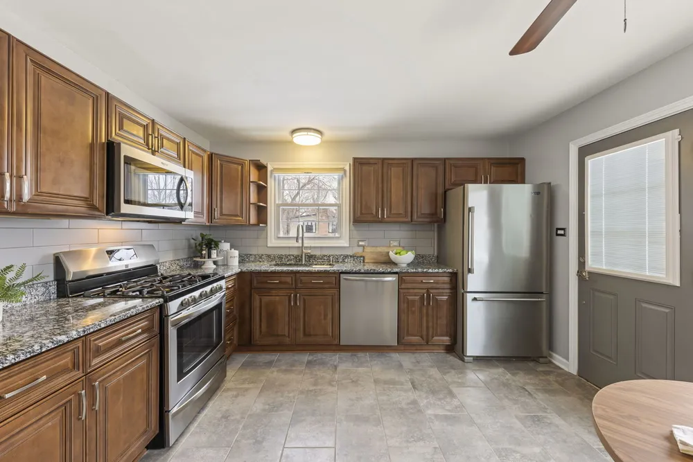 416 S Park St, Westmont, IL 60559