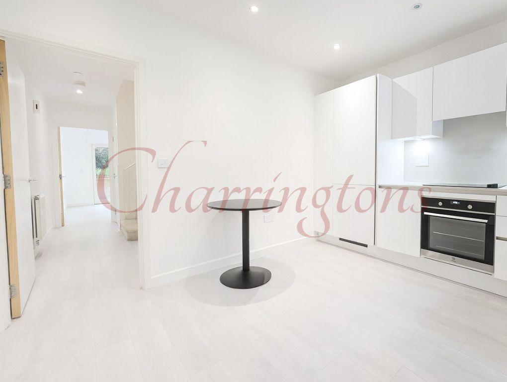 MODERN TWO-BEDROOM DUPLEX WITH PRIVATE TERRACE AND PARKING IN HENDON WATERSIDE Image 4
