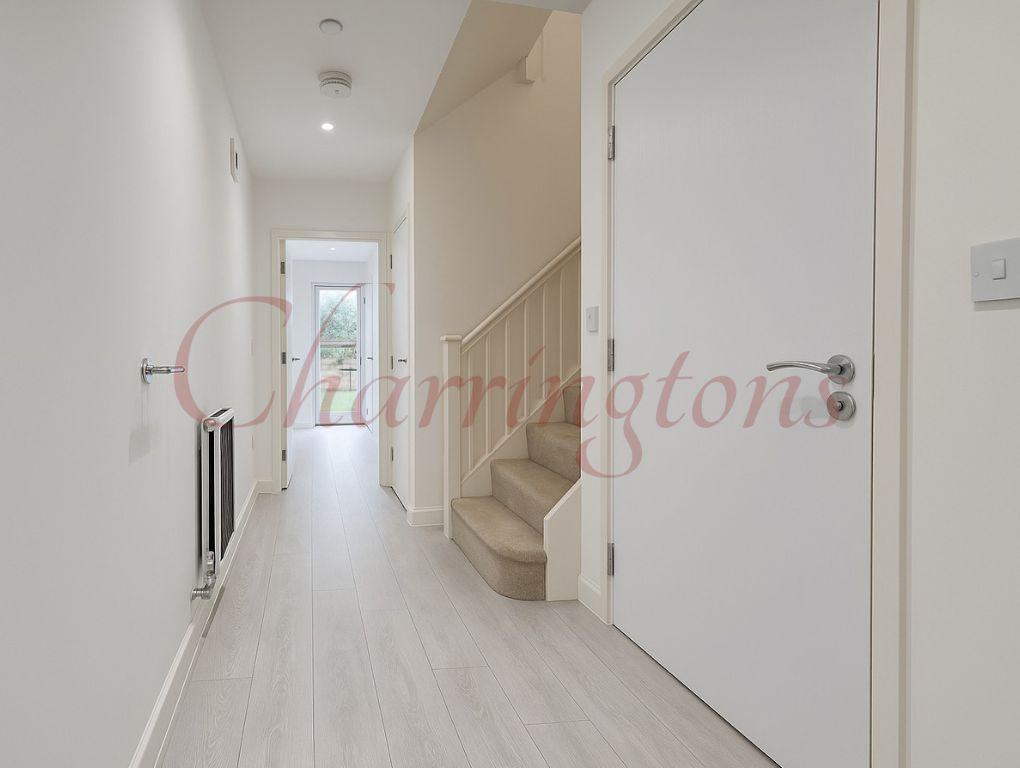 MODERN TWO-BEDROOM DUPLEX WITH PRIVATE TERRACE AND PARKING IN HENDON WATERSIDE Image 9