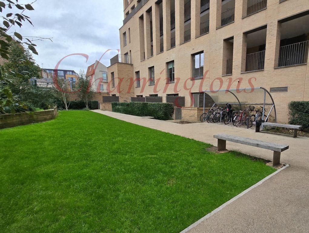 MODERN TWO-BEDROOM DUPLEX WITH PRIVATE TERRACE AND PARKING IN HENDON WATERSIDE Image 16