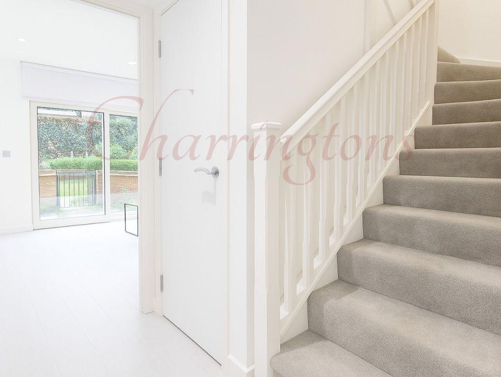MODERN TWO-BEDROOM DUPLEX WITH PRIVATE TERRACE AND PARKING IN HENDON WATERSIDE Image 10