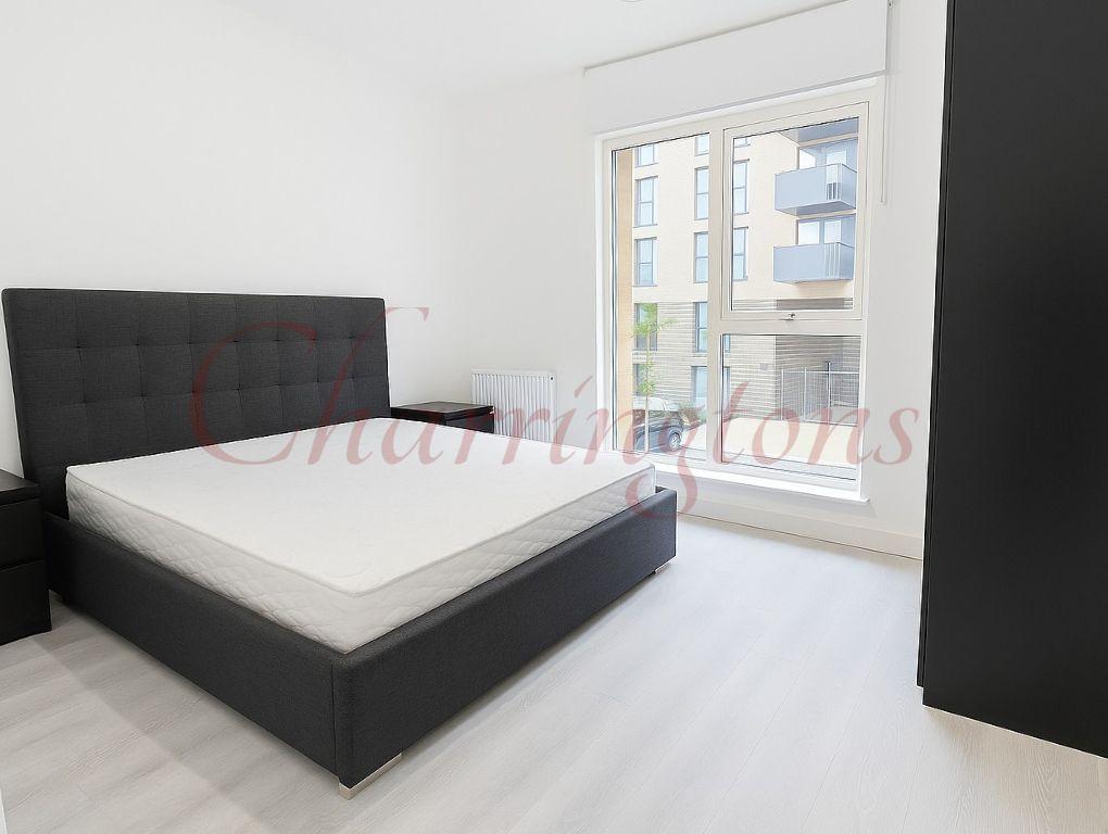 MODERN TWO-BEDROOM DUPLEX WITH PRIVATE TERRACE AND PARKING IN HENDON WATERSIDE Image 13