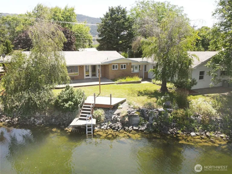 1616 Cherry St, Oroville, WA 98844